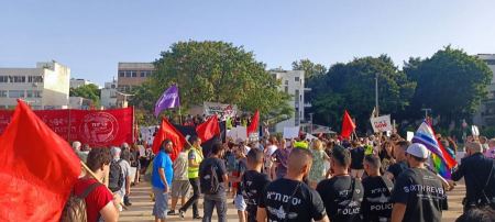 صور وفيديو : المئات تظاهروا في تل أبيب اليوم ضد الحرب